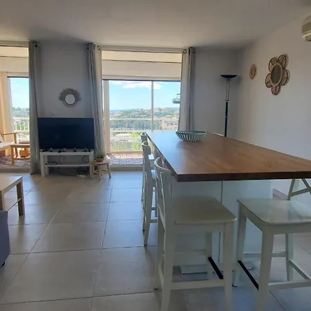 Spacious T4 With Sea And Esterel Views Appartamento
