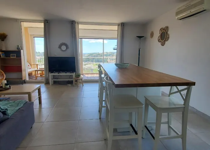 Spacious T4 With Sea And Esterel Views Apartment