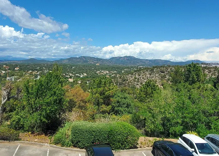 Spacious T4 With Sea And Esterel Views Saint-Raphaël